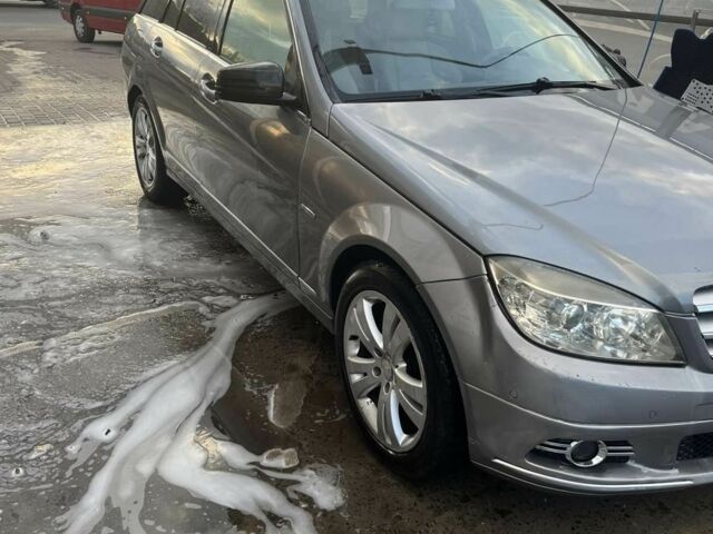 Сірий Мерседес 220, об'ємом двигуна 2.1 л та пробігом 292 тис. км за 7200 $, фото 1 на Automoto.ua