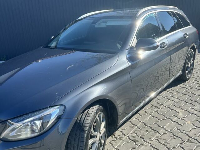 Серый Мерседес 220, объемом двигателя 2.2 л и пробегом 260 тыс. км за 17100 $, фото 1 на Automoto.ua