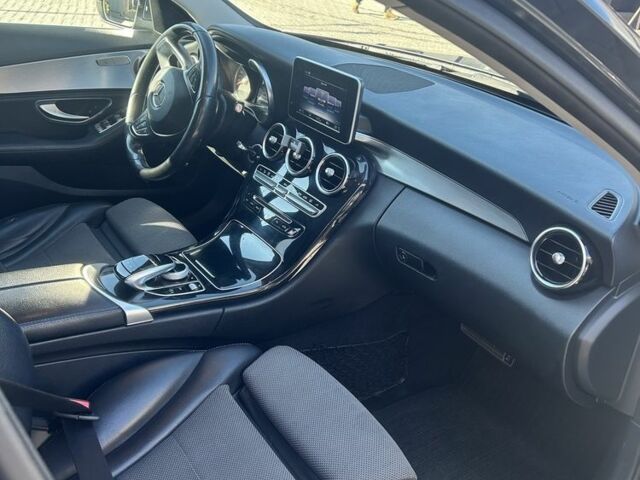 Серый Мерседес 220, объемом двигателя 2.2 л и пробегом 260 тыс. км за 17100 $, фото 6 на Automoto.ua