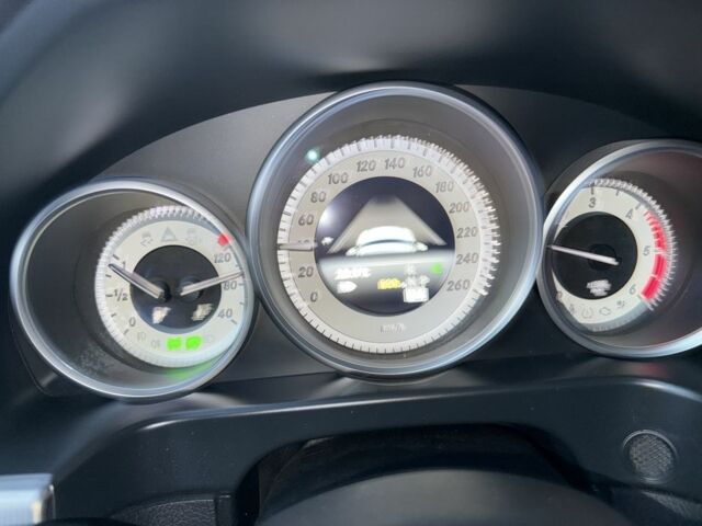 Серый Мерседес 220, объемом двигателя 2.1 л и пробегом 359 тыс. км за 18500 $, фото 10 на Automoto.ua