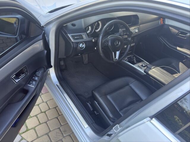 Серый Мерседес 220, объемом двигателя 2.1 л и пробегом 359 тыс. км за 18500 $, фото 5 на Automoto.ua