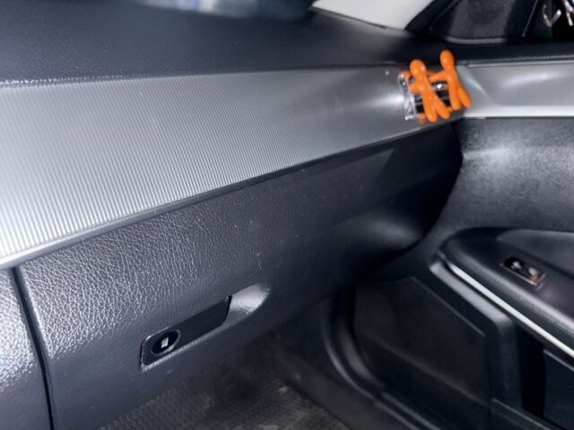 Серый Мерседес 220, объемом двигателя 2.1 л и пробегом 359 тыс. км за 18500 $, фото 11 на Automoto.ua