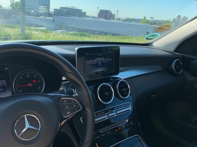 Серый Мерседес 220, объемом двигателя 2.1 л и пробегом 226 тыс. км за 19100 $, фото 16 на Automoto.ua