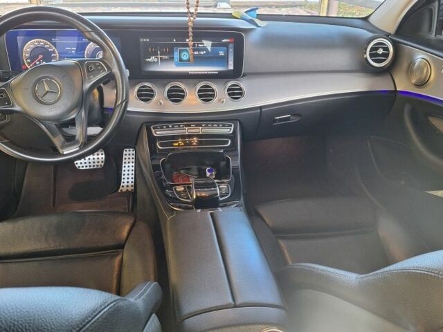 Серый Мерседес 220, объемом двигателя 2 л и пробегом 183 тыс. км за 20500 $, фото 5 на Automoto.ua