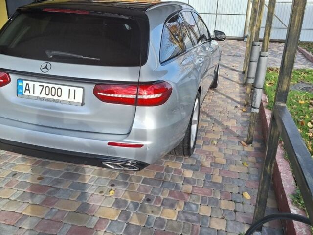 Серый Мерседес 220, объемом двигателя 2 л и пробегом 183 тыс. км за 20500 $, фото 2 на Automoto.ua