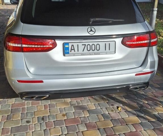 Серый Мерседес 220, объемом двигателя 2 л и пробегом 183 тыс. км за 20500 $, фото 1 на Automoto.ua