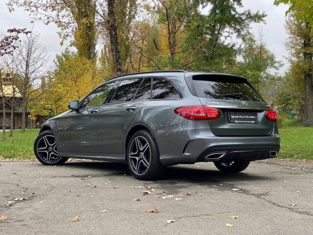 Серый Мерседес 220, объемом двигателя 2 л и пробегом 190 тыс. км за 26900 $, фото 4 на Automoto.ua