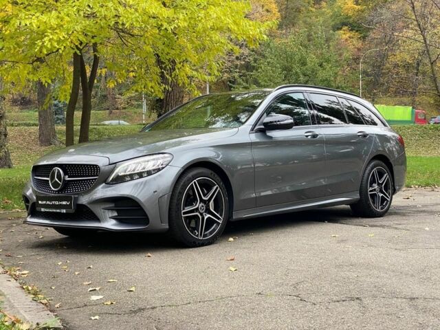 Серый Мерседес 220, объемом двигателя 2 л и пробегом 190 тыс. км за 26900 $, фото 2 на Automoto.ua