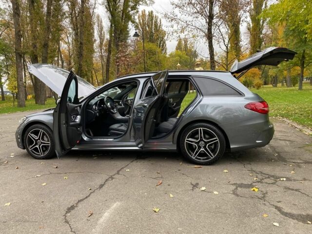 Серый Мерседес 220, объемом двигателя 2 л и пробегом 190 тыс. км за 26900 $, фото 7 на Automoto.ua