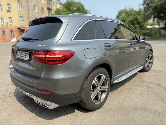 Сірий Мерседес 220, об'ємом двигуна 2.1 л та пробігом 108 тис. км за 27900 $, фото 3 на Automoto.ua