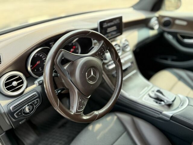 Сірий Мерседес 220, об'ємом двигуна 2.1 л та пробігом 108 тис. км за 27900 $, фото 6 на Automoto.ua