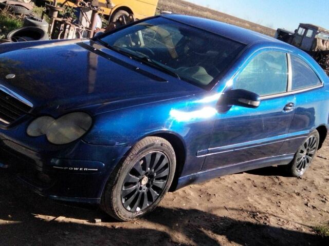 Синий Мерседес 220, объемом двигателя 2.1 л и пробегом 200 тыс. км за 2900 $, фото 5 на Automoto.ua