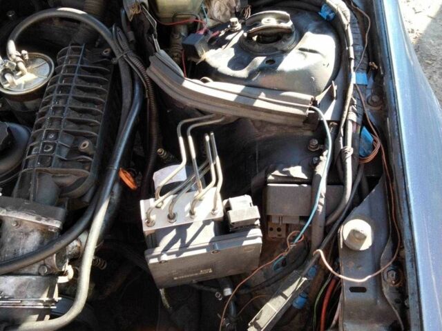 Синий Мерседес 220, объемом двигателя 2.1 л и пробегом 200 тыс. км за 2900 $, фото 4 на Automoto.ua