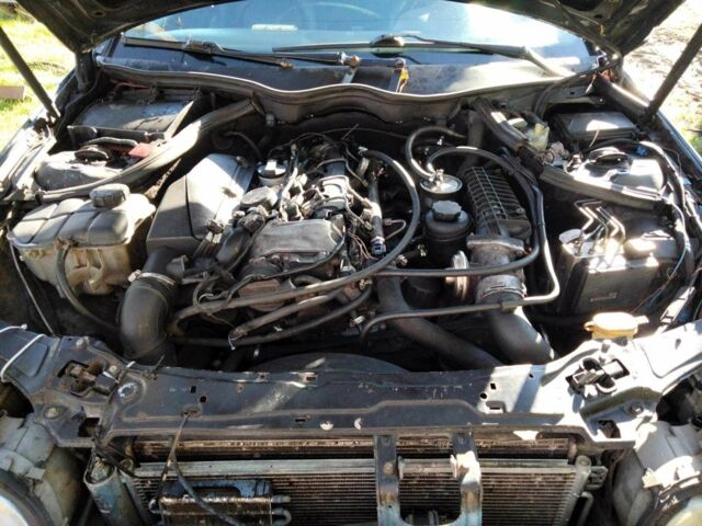 Синий Мерседес 220, объемом двигателя 2.1 л и пробегом 200 тыс. км за 2900 $, фото 3 на Automoto.ua