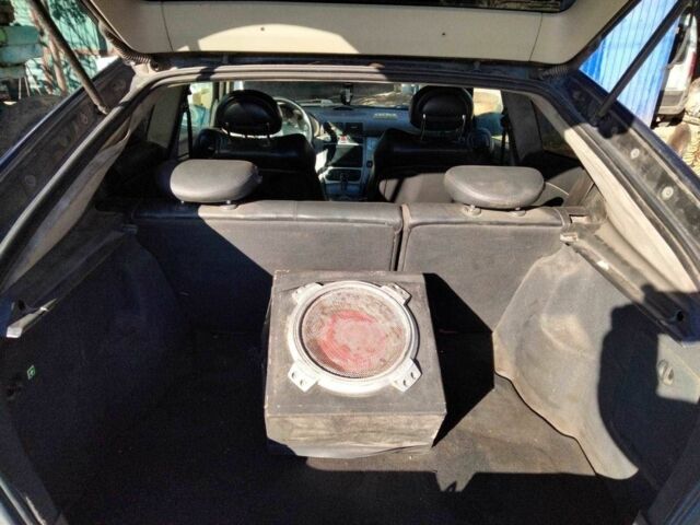 Синий Мерседес 220, объемом двигателя 2.1 л и пробегом 200 тыс. км за 2900 $, фото 1 на Automoto.ua