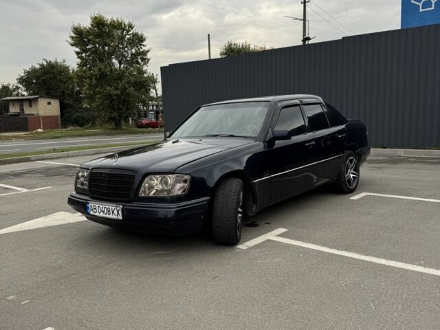 Синий Мерседес 220, объемом двигателя 2.3 л и пробегом 370 тыс. км за 2700 $, фото 5 на Automoto.ua