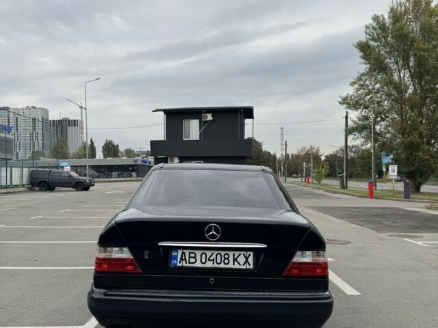 Синий Мерседес 220, объемом двигателя 2.3 л и пробегом 370 тыс. км за 2700 $, фото 3 на Automoto.ua