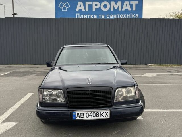 Синий Мерседес 220, объемом двигателя 2.3 л и пробегом 370 тыс. км за 2700 $, фото 1 на Automoto.ua