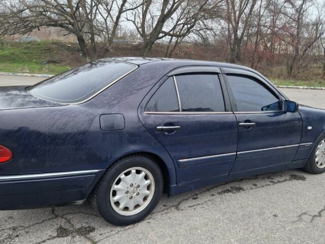 Синий Мерседес 220, объемом двигателя 0 л и пробегом 500 тыс. км за 1950 $, фото 2 на Automoto.ua