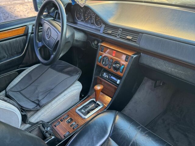 Синій Мерседес 220, об'ємом двигуна 2.2 л та пробігом 3 тис. км за 2000 $, фото 6 на Automoto.ua