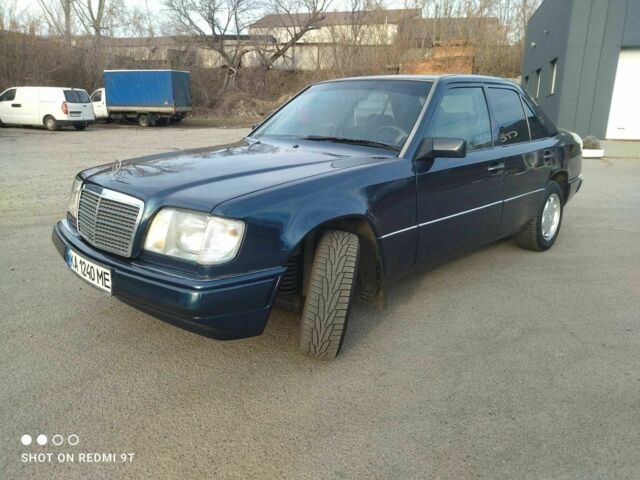 Синій Мерседес 220, об'ємом двигуна 2.2 л та пробігом 409 тис. км за 3300 $, фото 4 на Automoto.ua