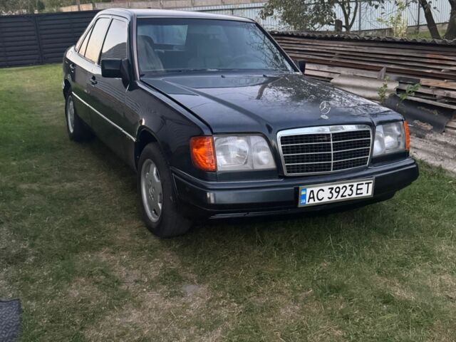 Синій Мерседес 220, об'ємом двигуна 2.2 л та пробігом 3 тис. км за 2000 $, фото 2 на Automoto.ua