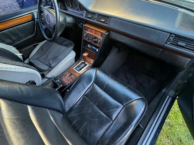 Синій Мерседес 220, об'ємом двигуна 2.2 л та пробігом 3 тис. км за 2000 $, фото 3 на Automoto.ua