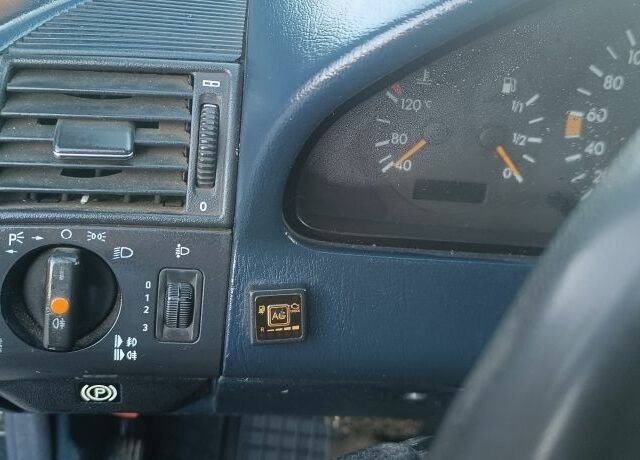 Синій Мерседес 220, об'ємом двигуна 2 л та пробігом 500 тис. км за 1550 $, фото 4 на Automoto.ua