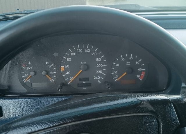 Синій Мерседес 220, об'ємом двигуна 2 л та пробігом 500 тис. км за 1550 $, фото 6 на Automoto.ua