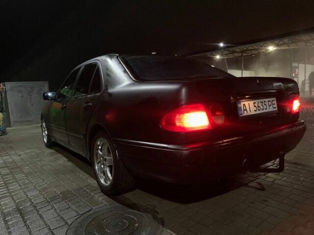 Синій Мерседес 220, об'ємом двигуна 2 л та пробігом 350 тис. км за 2450 $, фото 2 на Automoto.ua