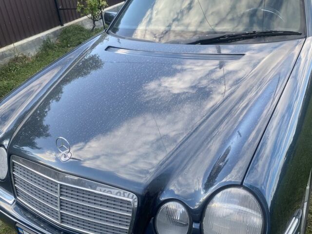 Синій Мерседес 220, об'ємом двигуна 2.2 л та пробігом 370 тис. км за 3500 $, фото 2 на Automoto.ua