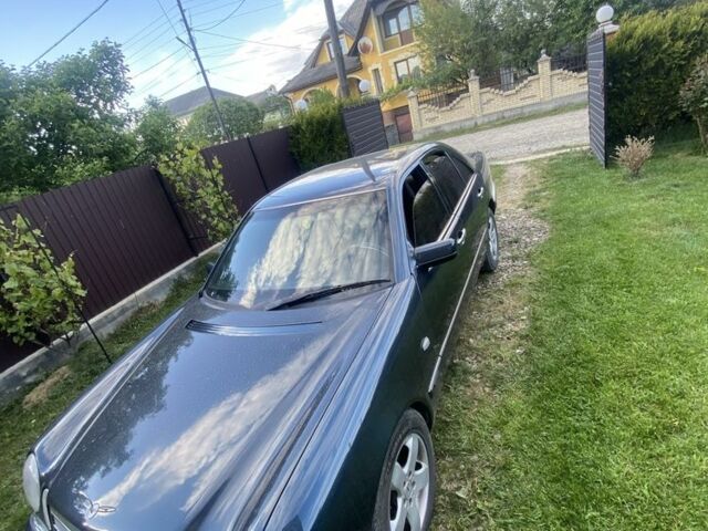 Синій Мерседес 220, об'ємом двигуна 2.2 л та пробігом 370 тис. км за 3500 $, фото 1 на Automoto.ua