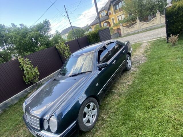 Синій Мерседес 220, об'ємом двигуна 2.2 л та пробігом 370 тис. км за 3500 $, фото 5 на Automoto.ua