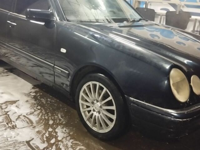 Синій Мерседес 220, об'ємом двигуна 2.2 л та пробігом 349 тис. км за 2300 $, фото 2 на Automoto.ua