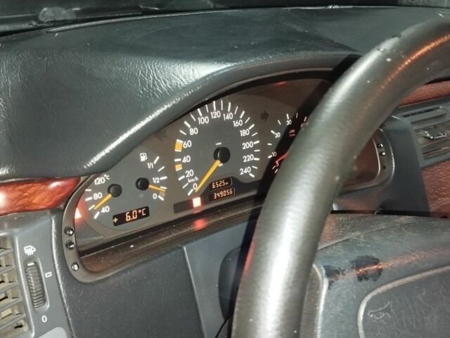 Синій Мерседес 220, об'ємом двигуна 2.2 л та пробігом 349 тис. км за 2300 $, фото 3 на Automoto.ua