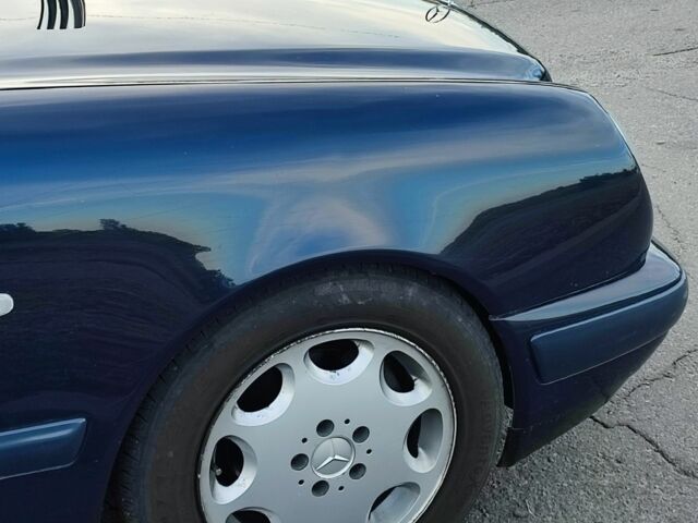 Синий Мерседес 220, объемом двигателя 2.1 л и пробегом 370 тыс. км за 4500 $, фото 2 на Automoto.ua