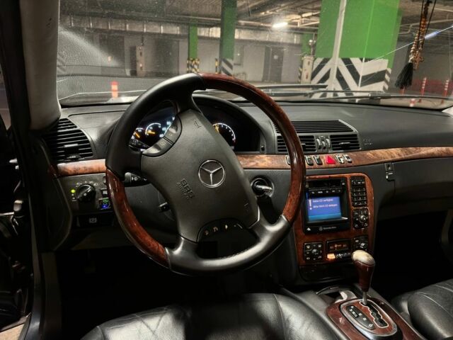 Синий Мерседес 220, объемом двигателя 4.3 л и пробегом 19 тыс. км за 3999 $, фото 5 на Automoto.ua