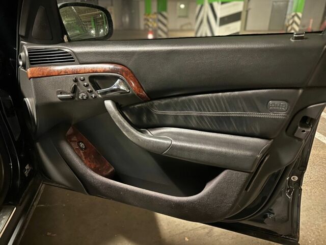 Синий Мерседес 220, объемом двигателя 4.3 л и пробегом 19 тыс. км за 3999 $, фото 3 на Automoto.ua