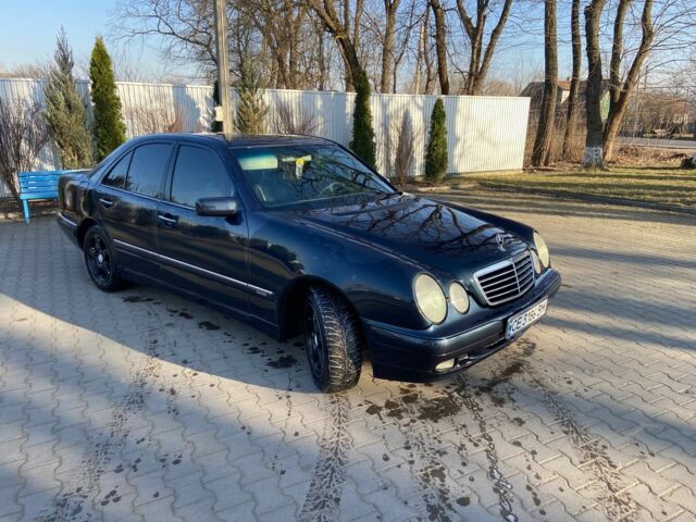 Синій Мерседес 220, об'ємом двигуна 2.2 л та пробігом 400 тис. км за 3500 $, фото 1 на Automoto.ua