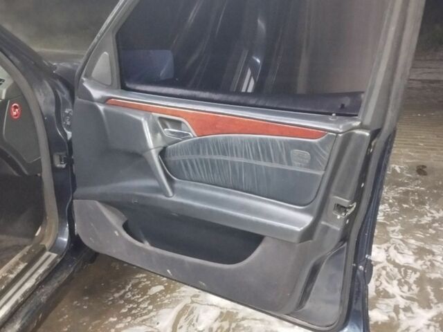 Синій Мерседес 220, об'ємом двигуна 2.2 л та пробігом 349 тис. км за 2300 $, фото 5 на Automoto.ua