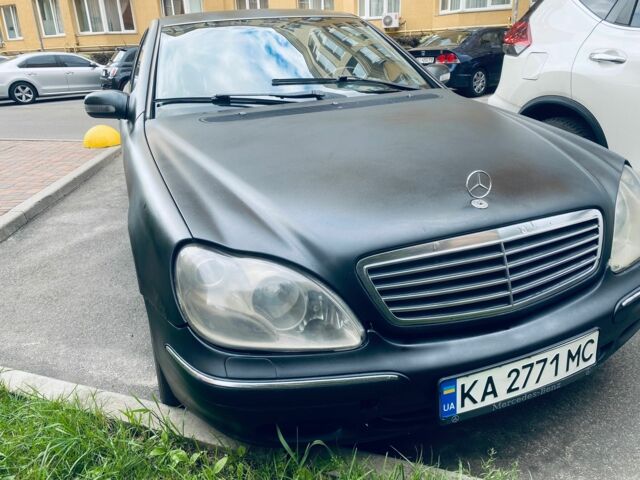 Синий Мерседес 220, объемом двигателя 4.3 л и пробегом 250 тыс. км за 3500 $, фото 1 на Automoto.ua