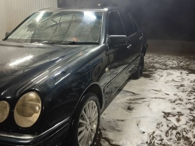 Синій Мерседес 220, об'ємом двигуна 2.2 л та пробігом 349 тис. км за 2300 $, фото 4 на Automoto.ua