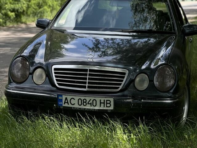 Синий Мерседес 220, объемом двигателя 2.2 л и пробегом 359 тыс. км за 3799 $, фото 1 на Automoto.ua