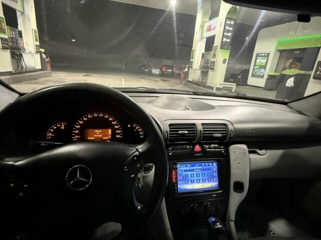 Синий Мерседес 220, объемом двигателя 2.1 л и пробегом 416 тыс. км за 5700 $, фото 7 на Automoto.ua