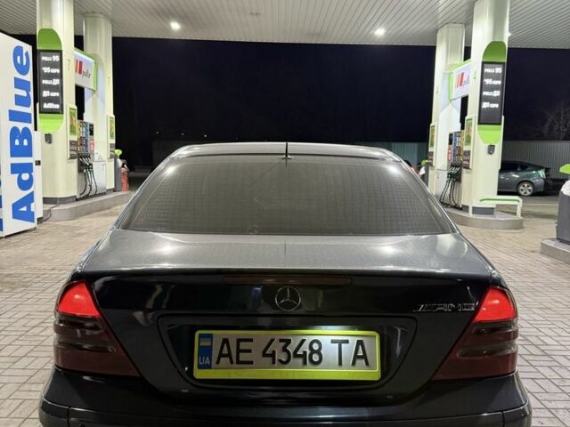 Синий Мерседес 220, объемом двигателя 2.1 л и пробегом 416 тыс. км за 5700 $, фото 2 на Automoto.ua