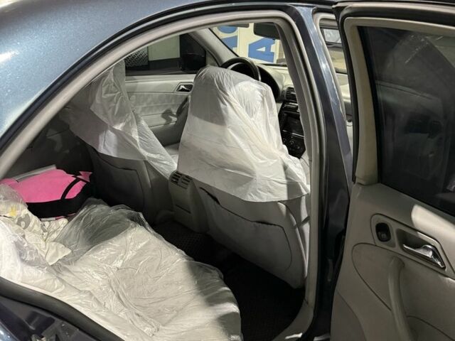 Синий Мерседес 220, объемом двигателя 2.1 л и пробегом 416 тыс. км за 5700 $, фото 6 на Automoto.ua