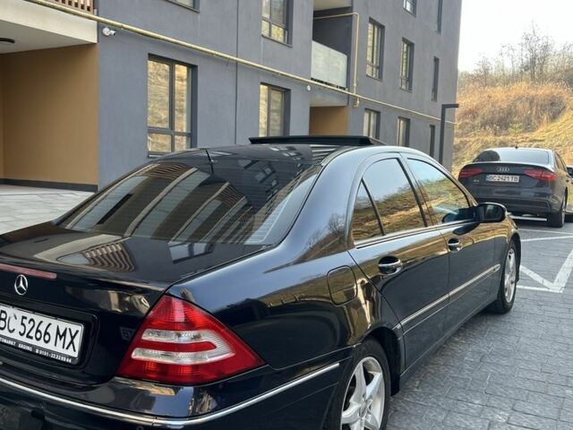 Синий Мерседес 220, объемом двигателя 2.1 л и пробегом 340 тыс. км за 5300 $, фото 2 на Automoto.ua