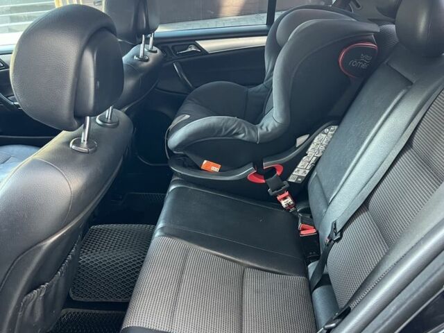 Синий Мерседес 220, объемом двигателя 2.1 л и пробегом 340 тыс. км за 5300 $, фото 5 на Automoto.ua