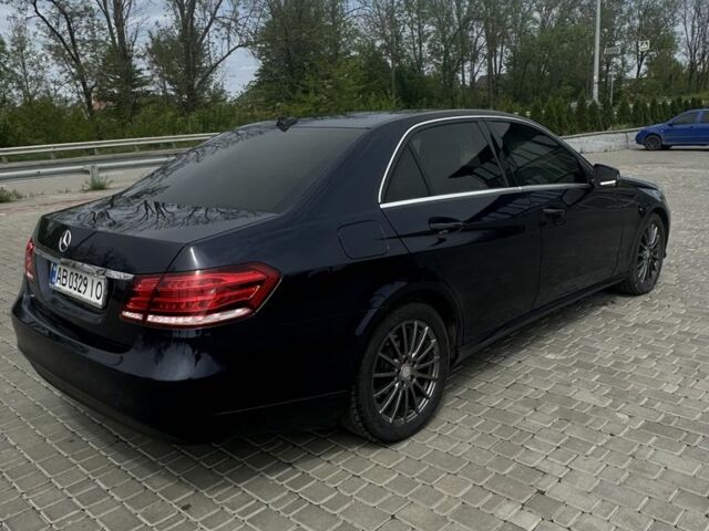 Синий Мерседес 220, объемом двигателя 2.1 л и пробегом 250 тыс. км за 16200 $, фото 3 на Automoto.ua