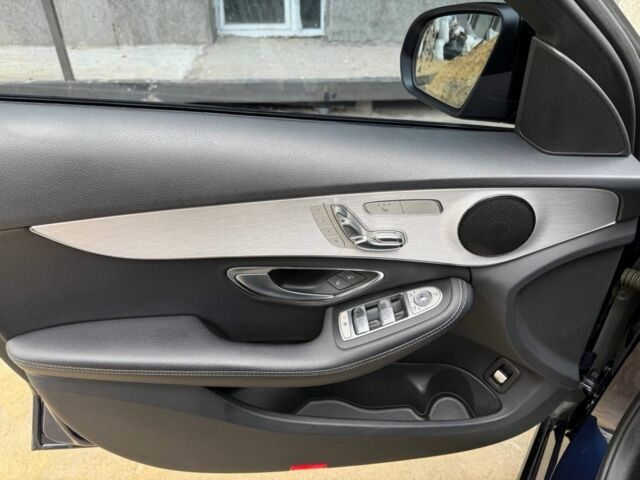 Синий Мерседес 220, объемом двигателя 2.2 л и пробегом 134 тыс. км за 22300 $, фото 13 на Automoto.ua